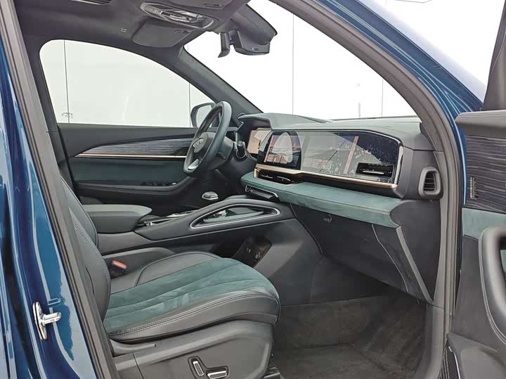 Фото 15 - Geely Monjaro