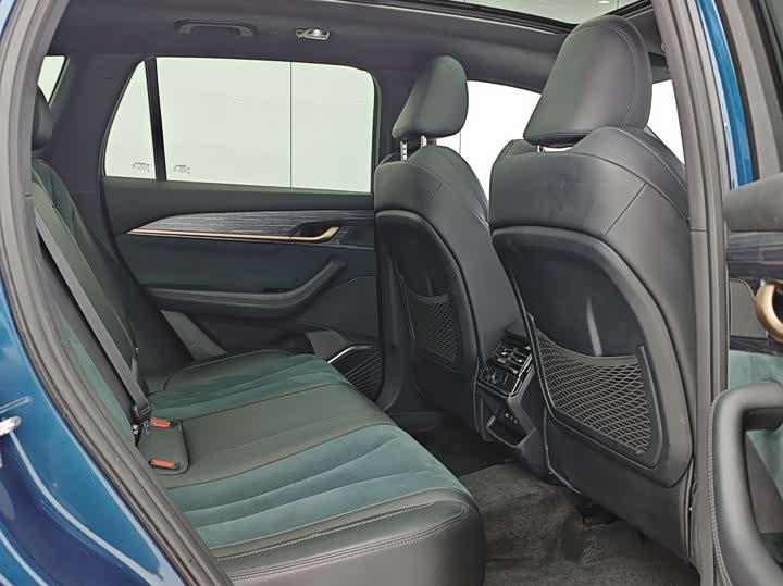 Фото 16 - Geely Monjaro