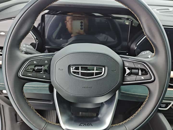 Фото 20 - Geely Monjaro