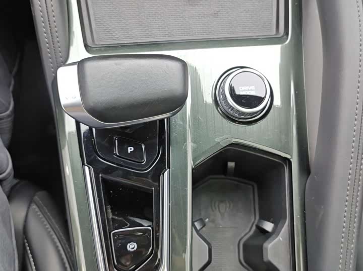 Фото 21 - Geely Monjaro