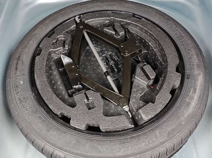 Фото 23 - Geely Monjaro