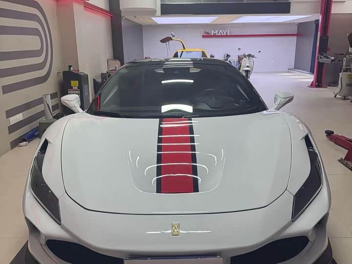 Фото 3 - Ferrari F8