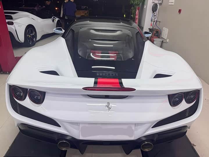 Фото 4 - Ferrari F8