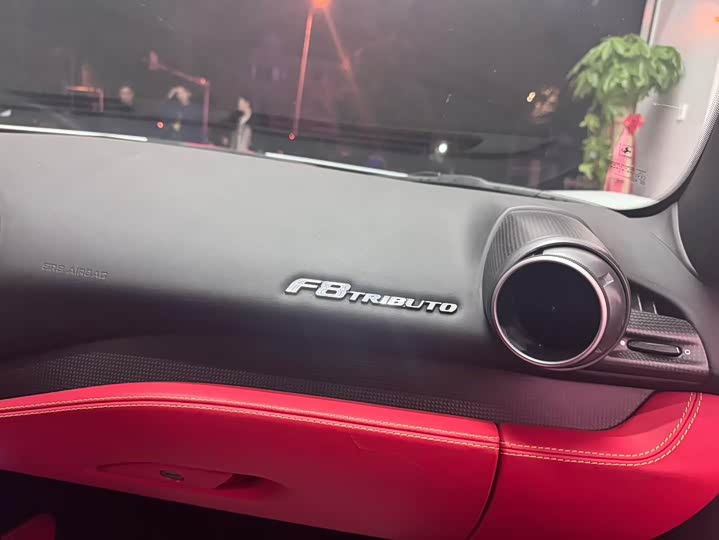 Фото 6 - Ferrari F8