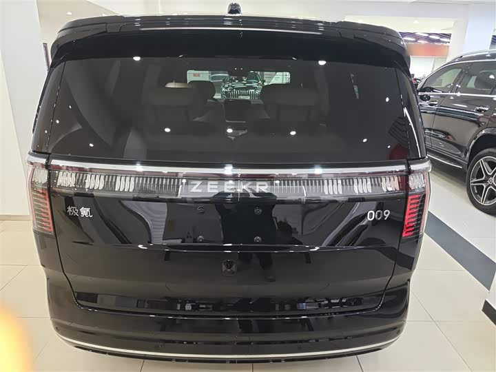 Фото 6 - Zeekr 009
