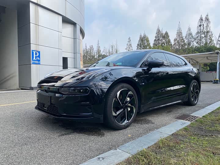 Фото 1 - Zeekr 001