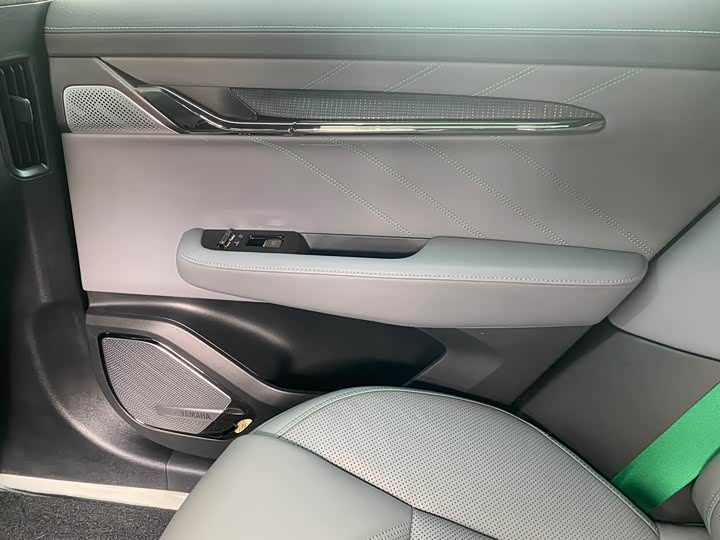 Фото 10 - Zeekr 001