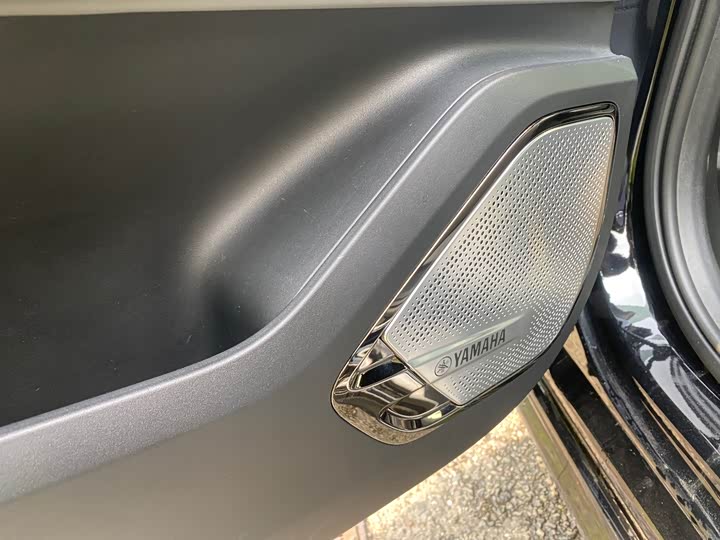 Фото 11 - Zeekr 001