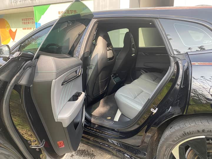 Фото 12 - Zeekr 001