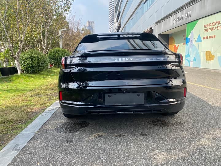 Фото 16 - Zeekr 001