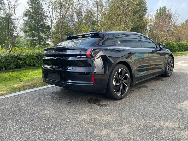 Фото 17 - Zeekr 001