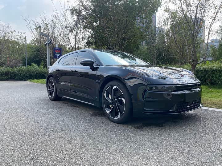 Фото 2 - Zeekr 001