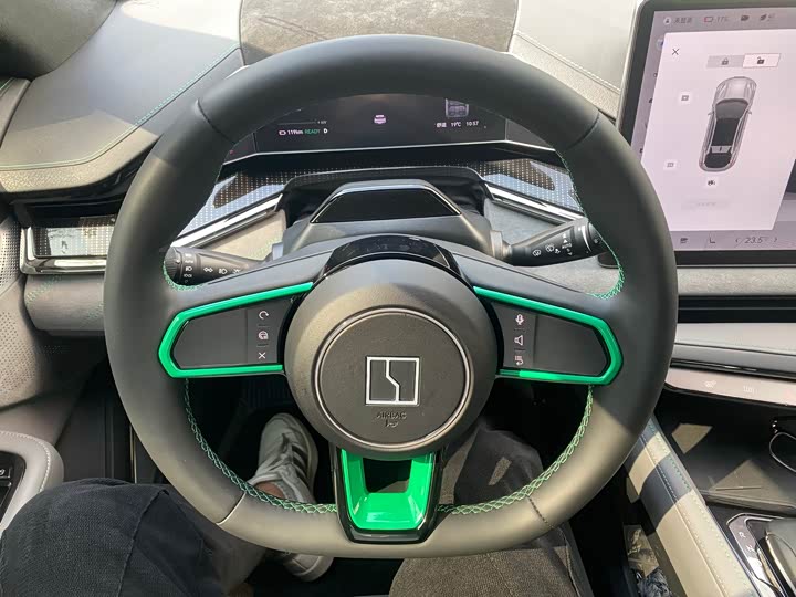 Фото 6 - Zeekr 001