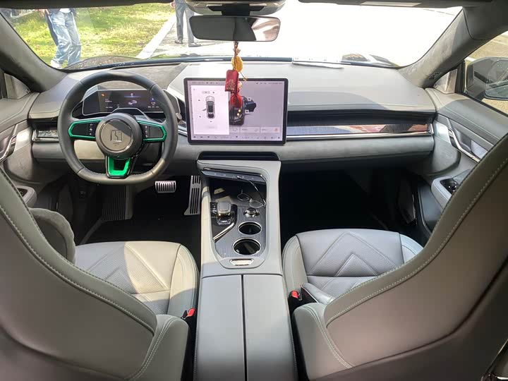 Фото 7 - Zeekr 001