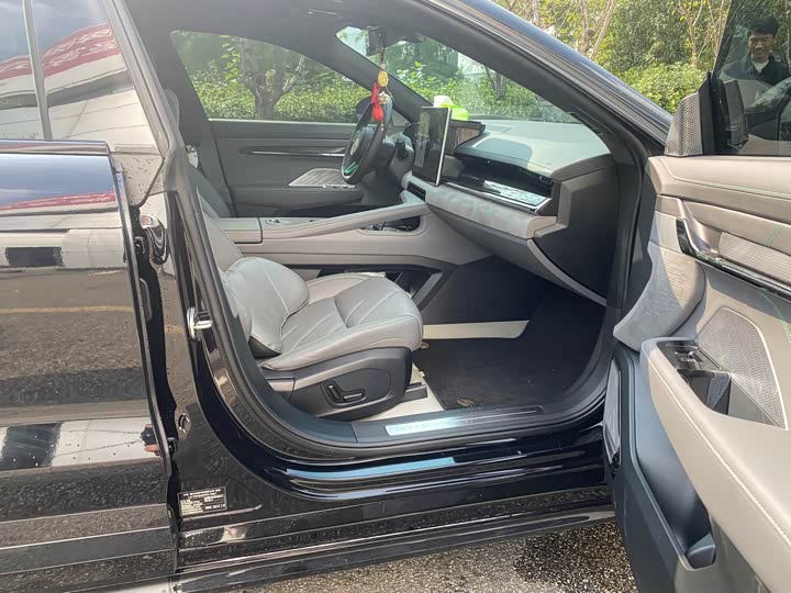 Фото 8 - Zeekr 001