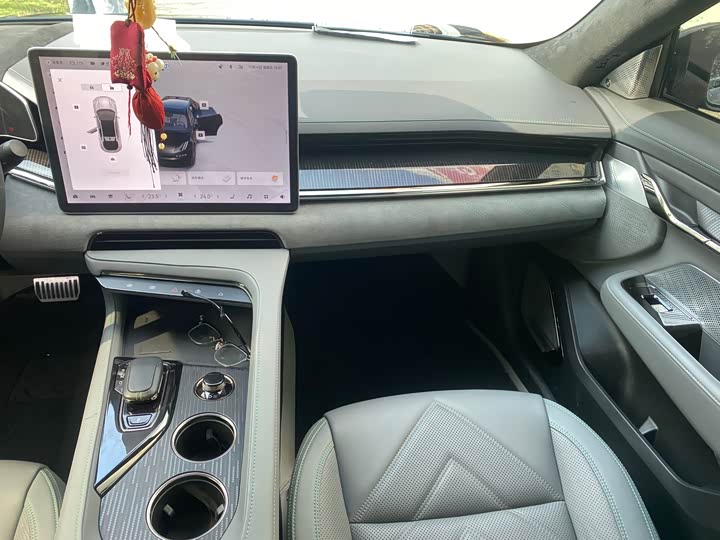 Фото 9 - Zeekr 001