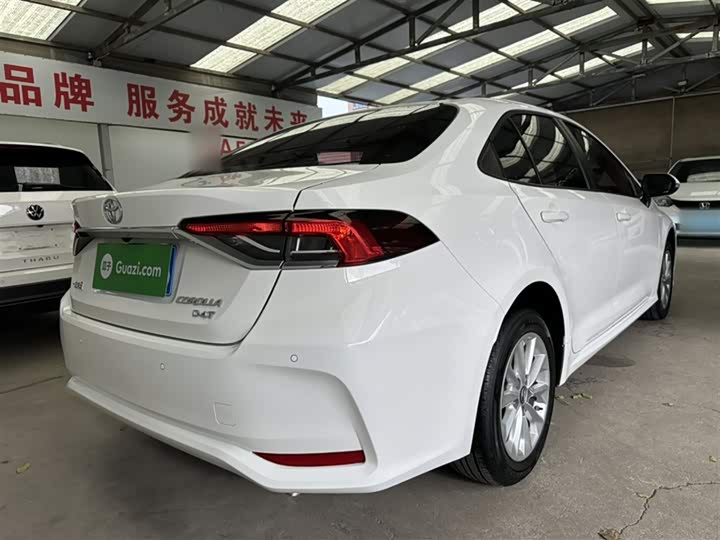 Фото 10 - Toyota Corolla