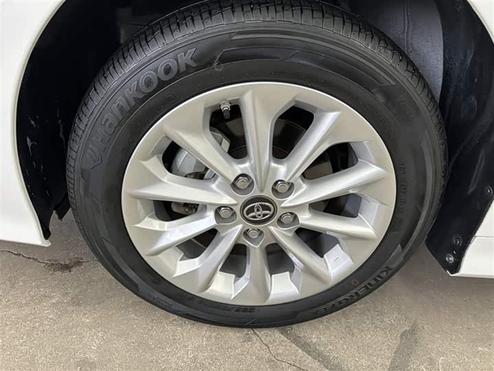 Фото 11 - Toyota Corolla