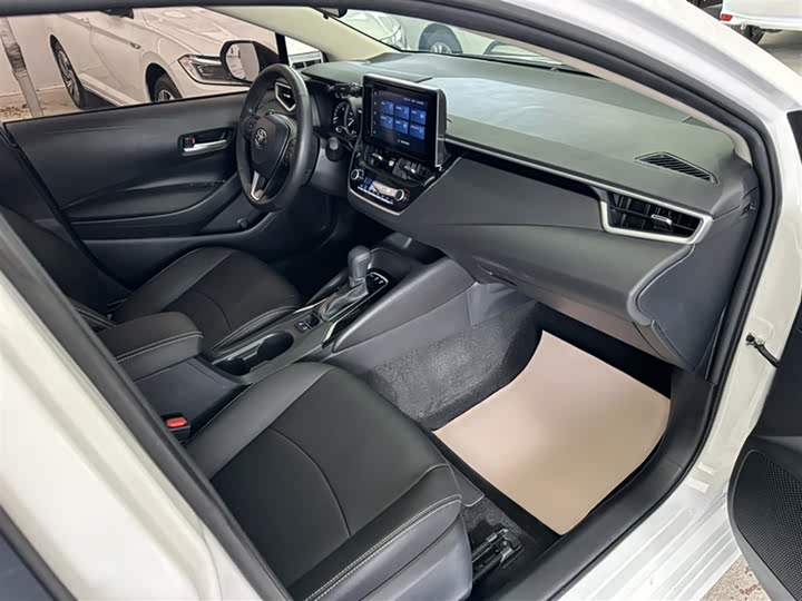 Фото 2 - Toyota Corolla