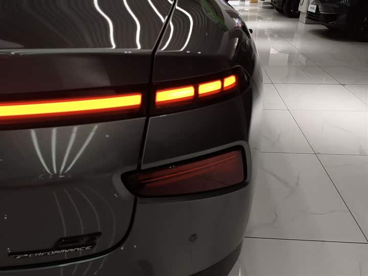 Фото 8 - XPeng P7