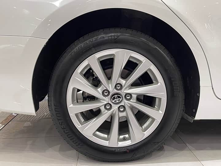 Фото 15 - Toyota Camry