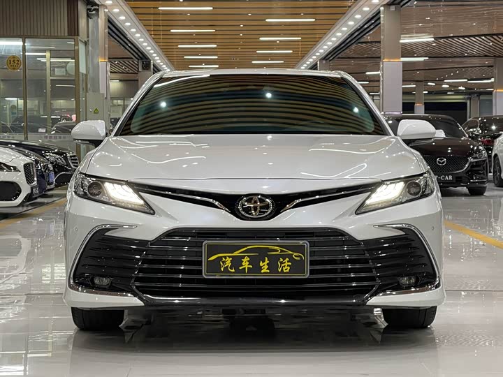 Фото 3 - Toyota Camry