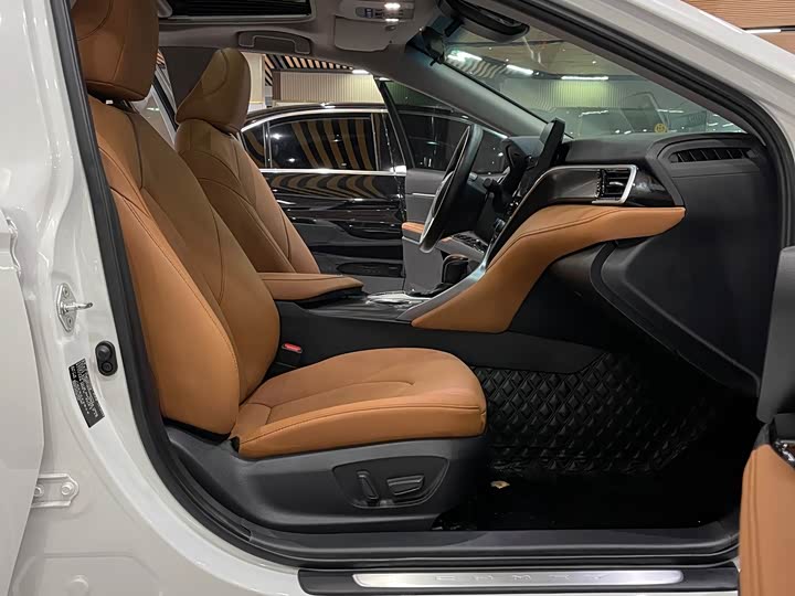 Фото 5 - Toyota Camry