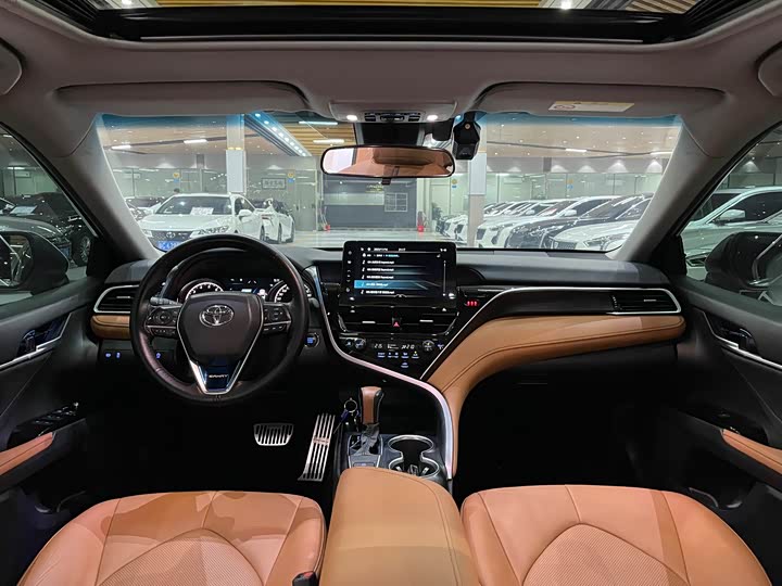 Фото 6 - Toyota Camry