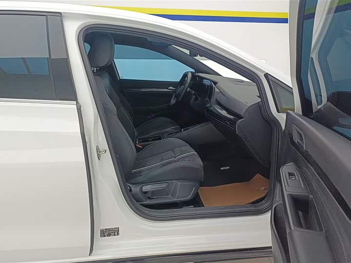 Фото 8 - Volkswagen Golf