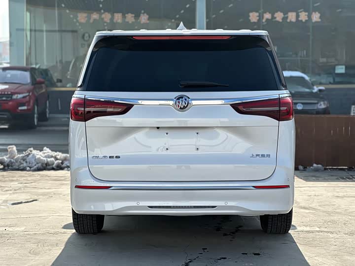 Фото 8 - Buick GL8 ES