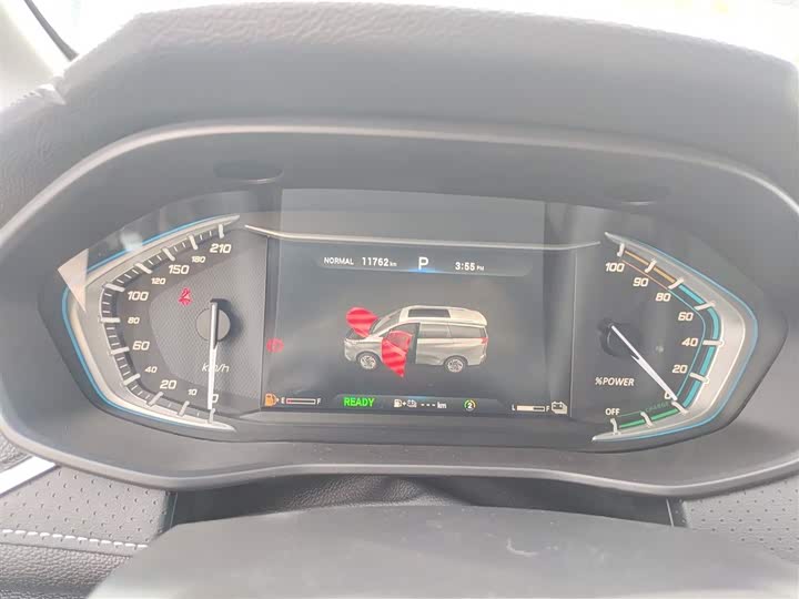 Фото 12 - Maxus Euniq 5