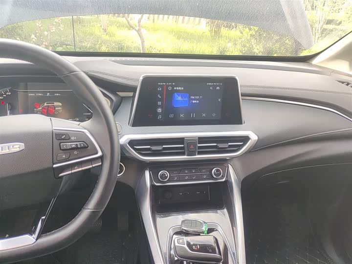 Фото 13 - Maxus Euniq 5