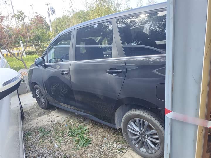 Фото 5 - Maxus Euniq 5