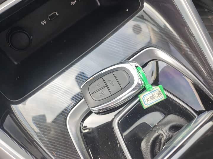 Фото 9 - Maxus Euniq 5