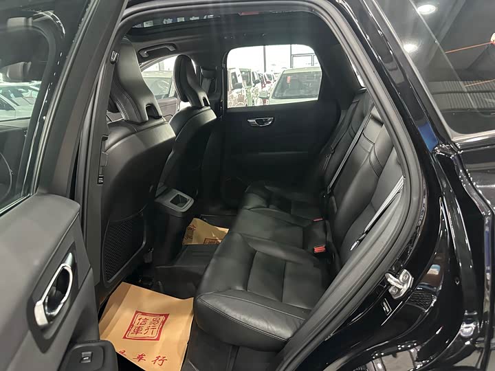 Фото 10 - Volvo XC60