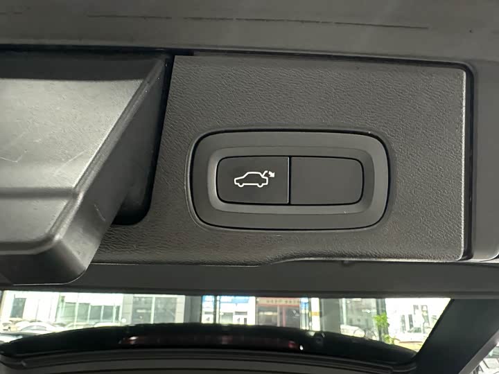 Фото 11 - Volvo XC60