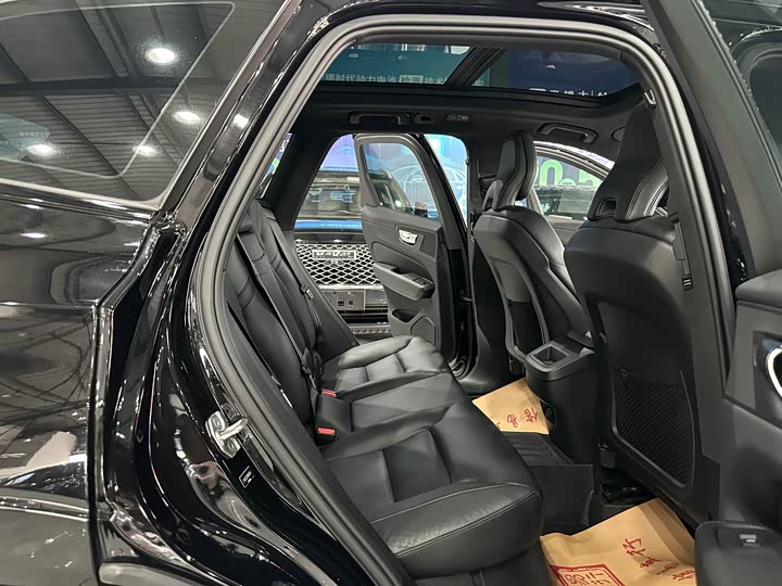 Фото 12 - Volvo XC60