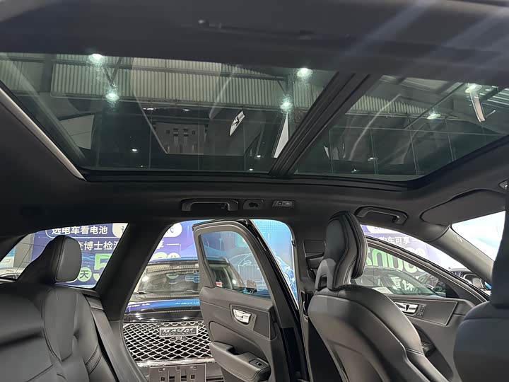 Фото 13 - Volvo XC60