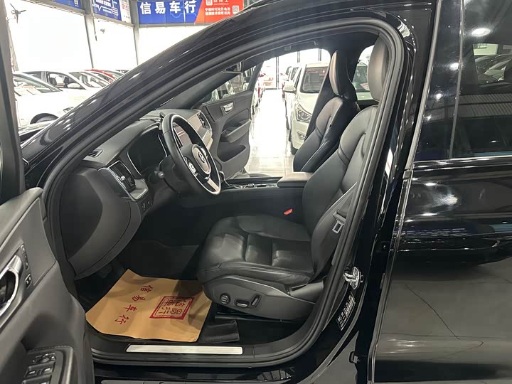 Фото 14 - Volvo XC60