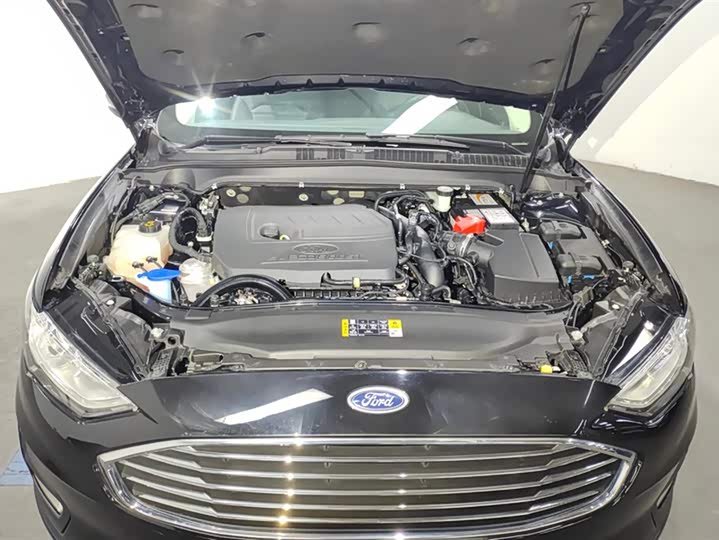 Фото 10 - Ford Mondeo