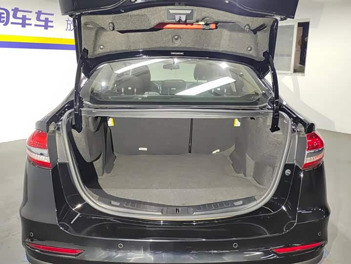 Фото 4 - Ford Mondeo