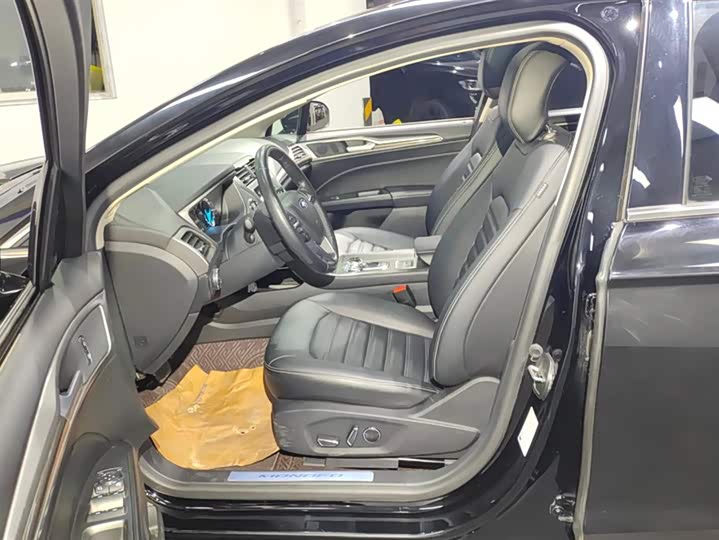 Фото 9 - Ford Mondeo