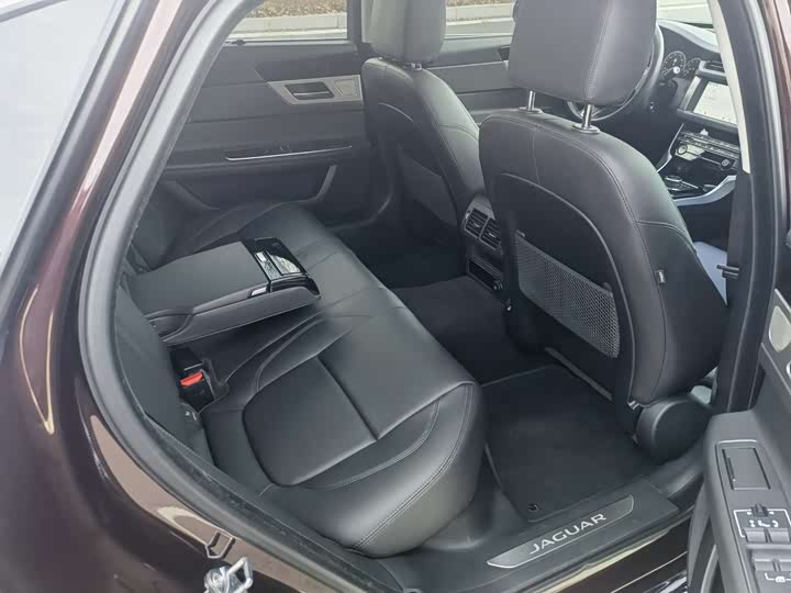 Фото 9 - Jaguar XF L