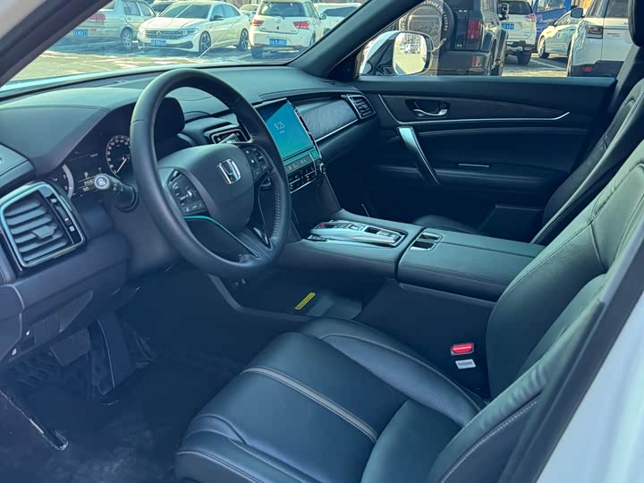 Фото 4 - Honda UR-V