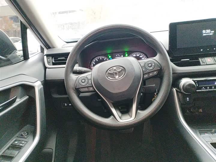 Фото 11 - Toyota RAV4