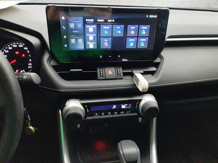 Фото 13 - Toyota RAV4