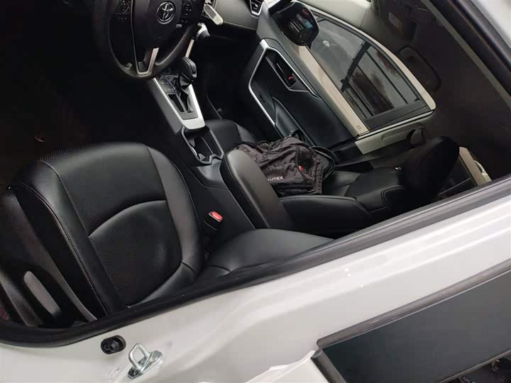 Фото 15 - Toyota RAV4