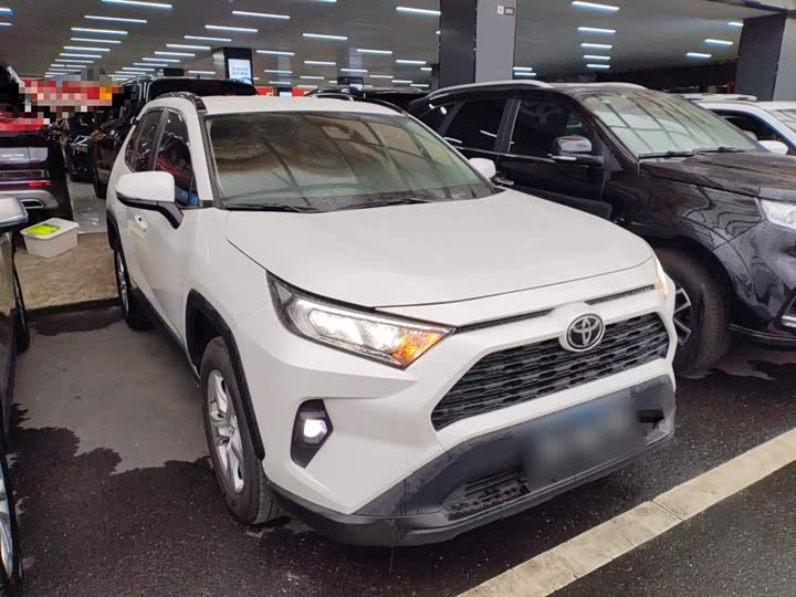 Фото 4 - Toyota RAV4