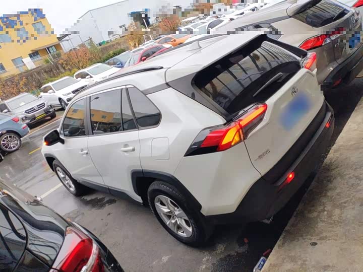 Фото 5 - Toyota RAV4