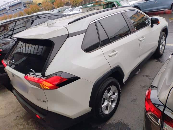 Фото 7 - Toyota RAV4